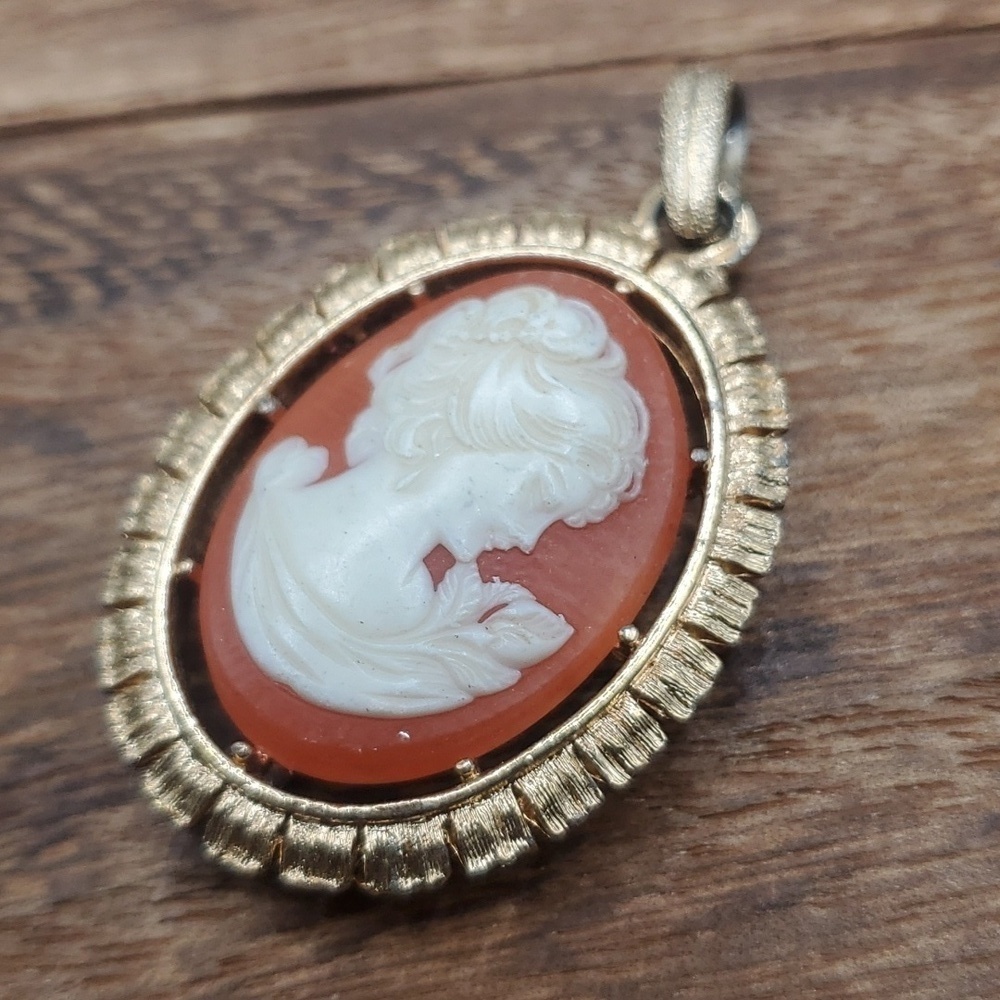 Greek bust cameo avon collectible vintage rare pendant